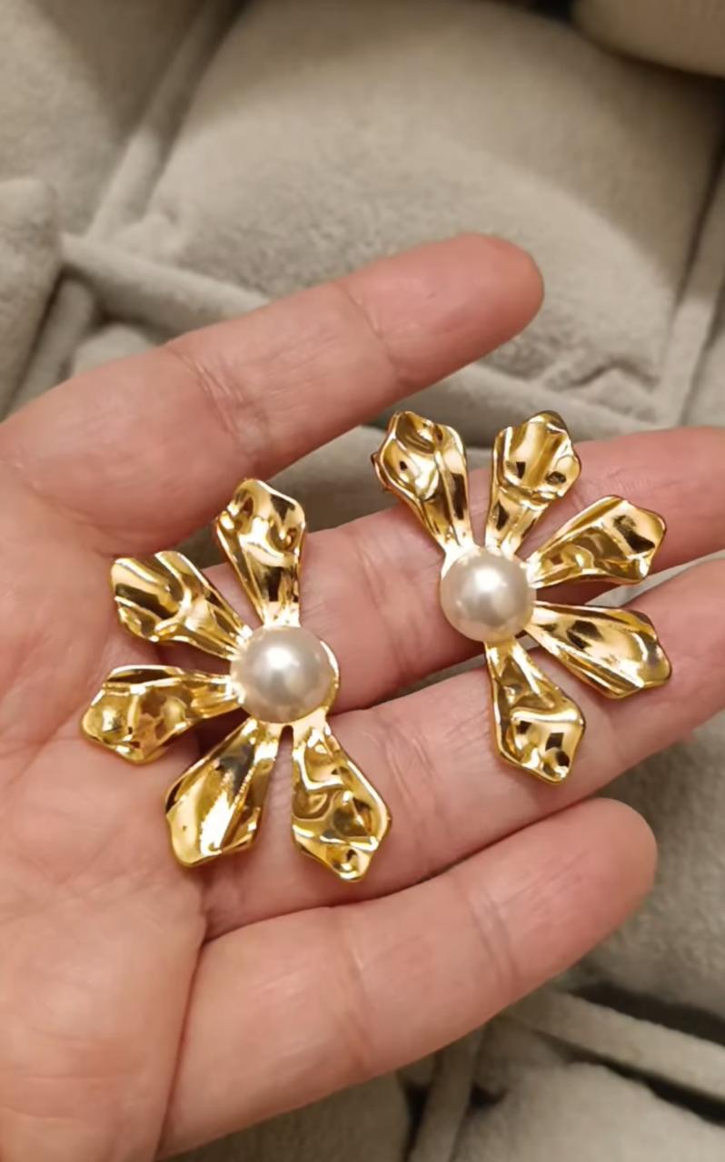Petals & pearl Earrings
